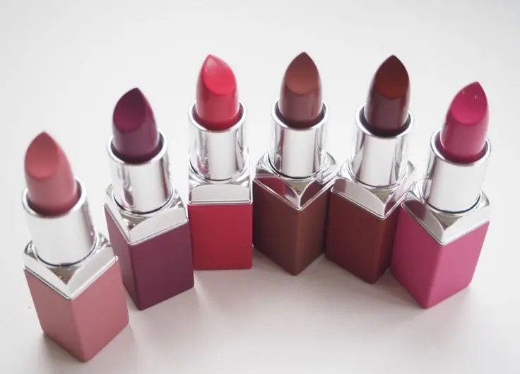 رژلب حاوی پرایمر کلینیک 